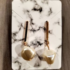 Fashion Abstract Pearlized Earrings